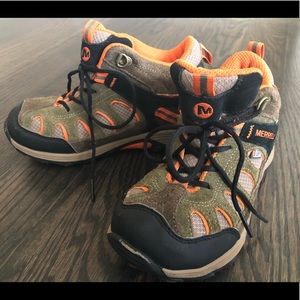 Merrill boys boots